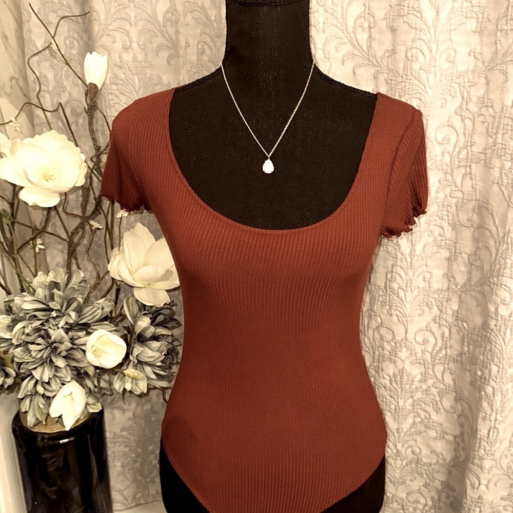 NWOT Forever 21 ribbed bodysuit, scoop neck